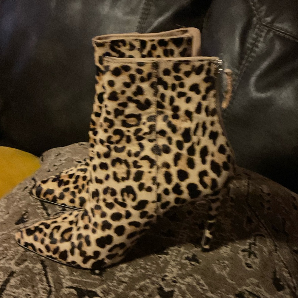Steve Madden size 8 Leopard Bootie